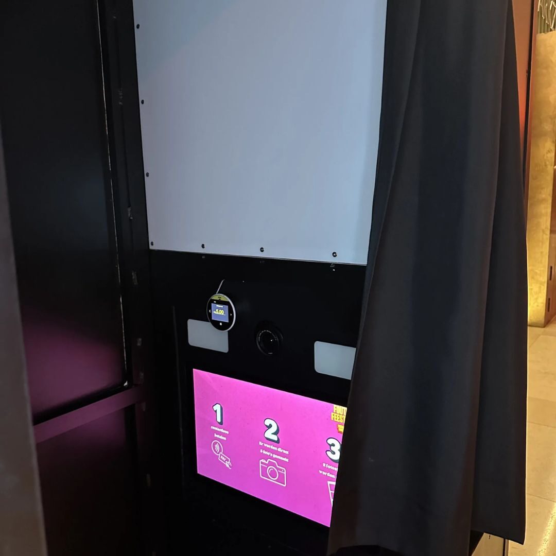 Instructiescherm in de kermis photobooth met de drie stappen